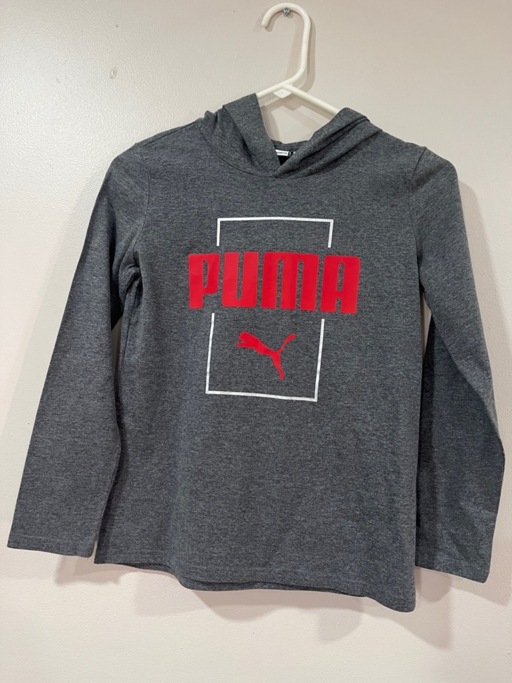 PUMA Boys Grey and Red Long Sleeve T-Shirt. Size 10/12